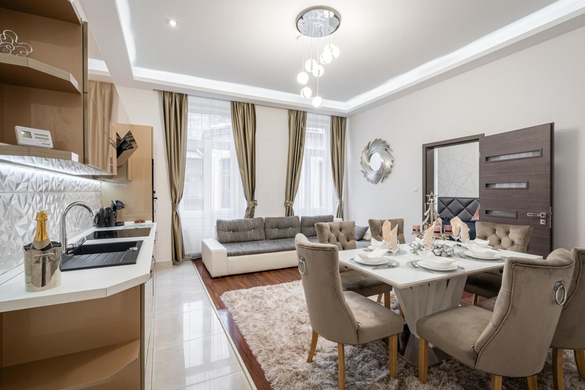 Centrum Opera Luxury With Free Garage Апартаменти